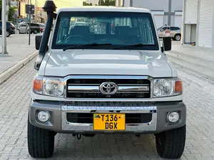 Toyota Land Cruiser 2015 White