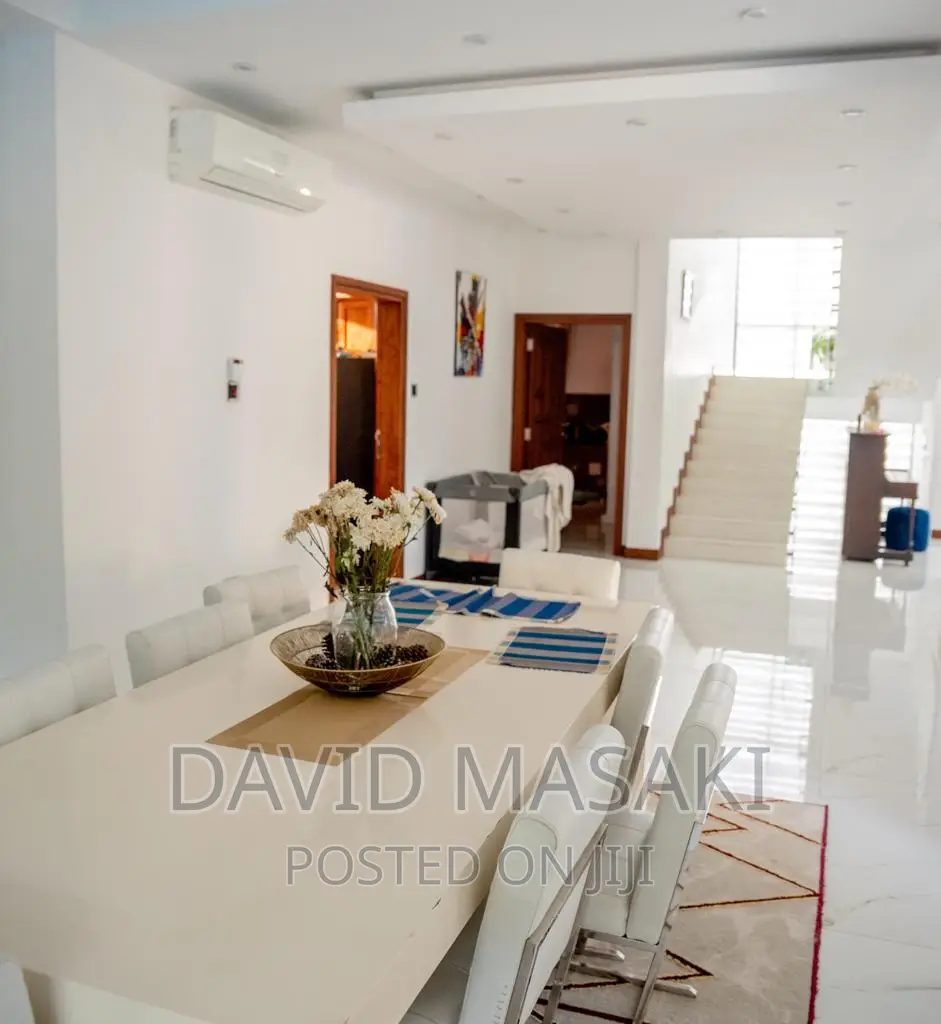 7bdrm Villa in Mansion, Ada Estate for rent