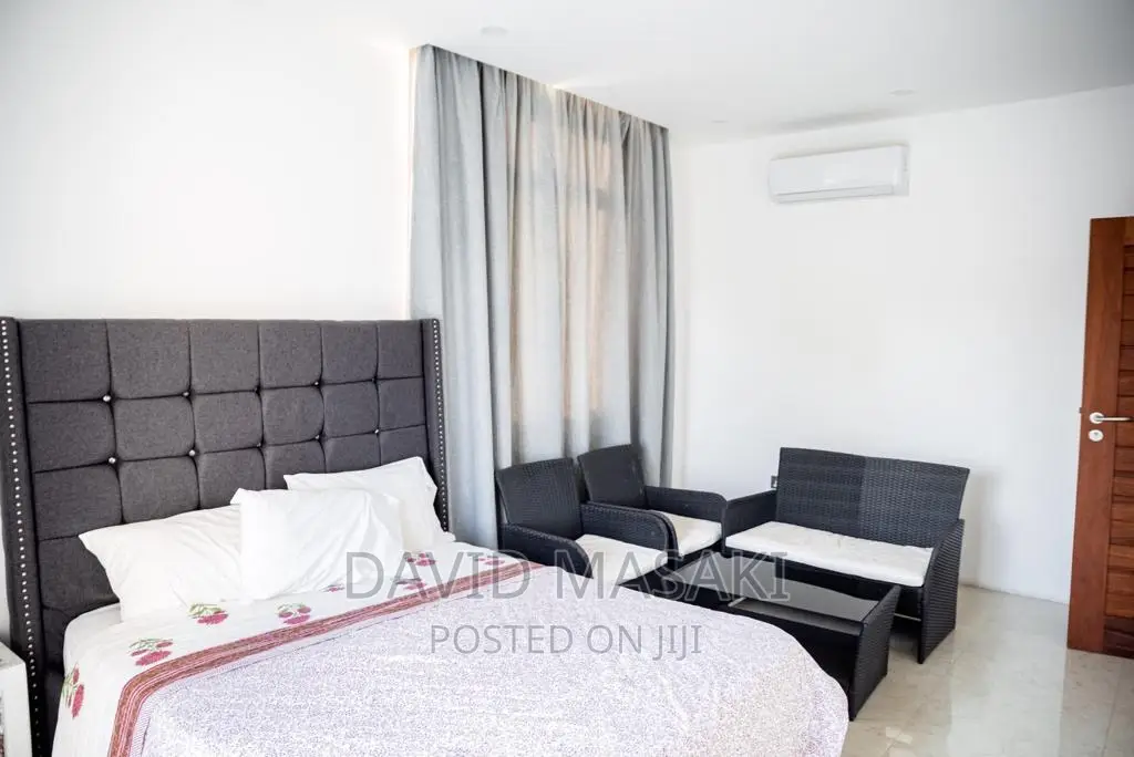 7bdrm Villa in Mansion, Ada Estate for rent
