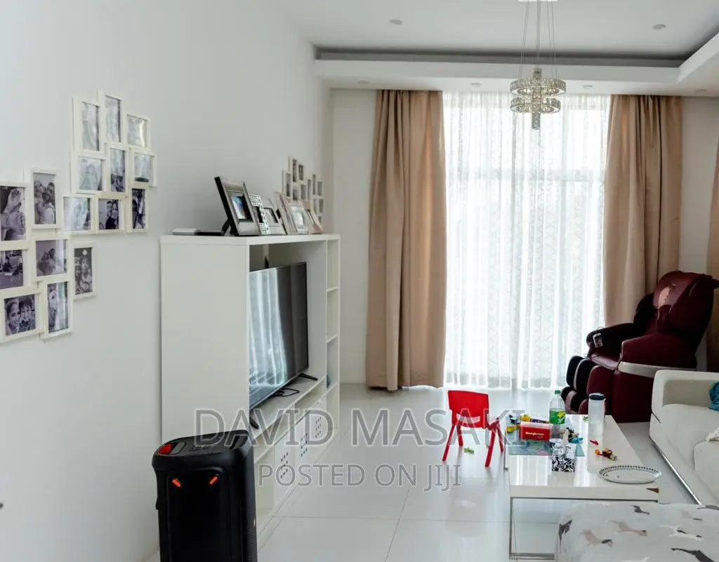 7bdrm Villa in Mansion, Ada Estate for rent