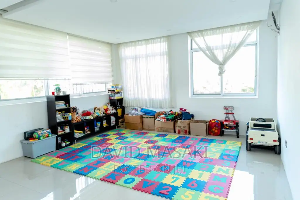 7bdrm Villa in Mansion, Ada Estate for rent