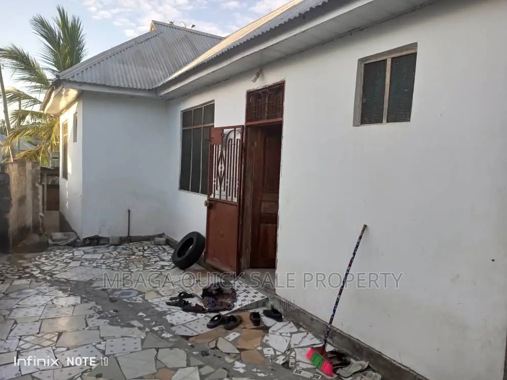 4bdrm House in Mbande, Mbangala for sale