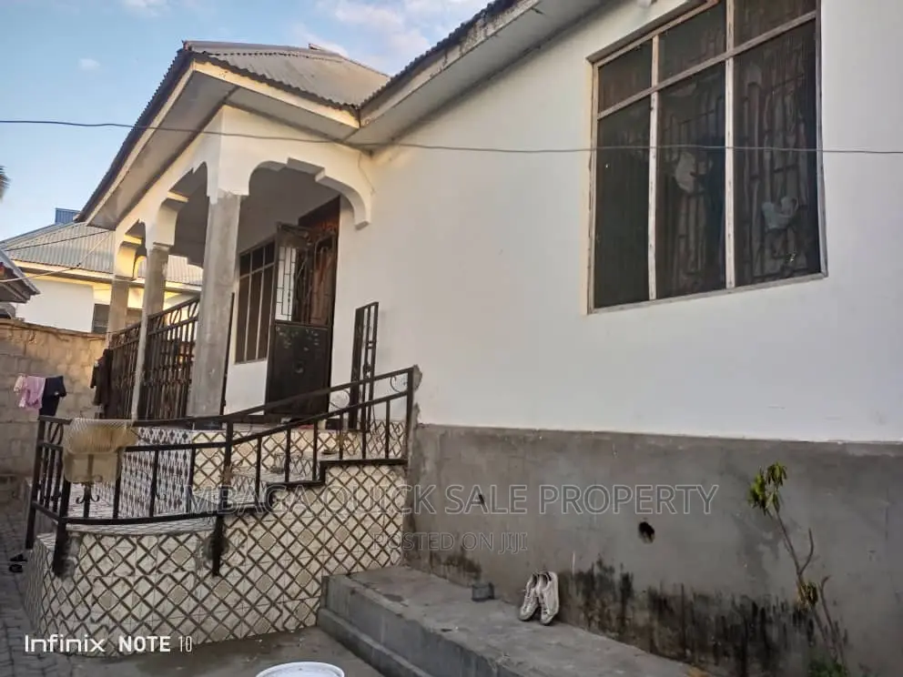 4bdrm House in Mbande, Mbangala for sale