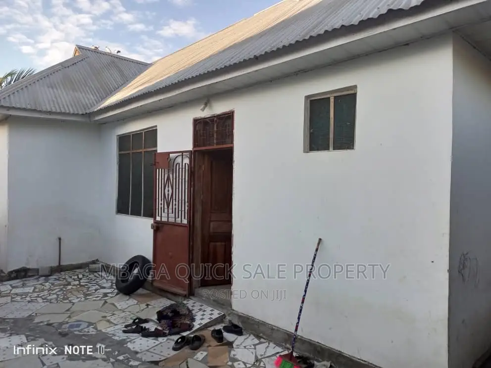 4bdrm House in Mbande, Mbangala for sale