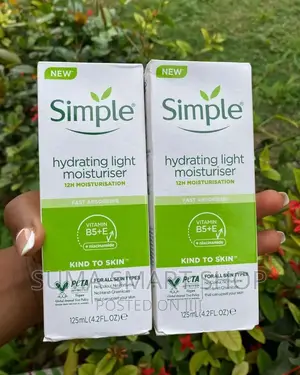 SIMPLE Hydrating Moisturiser .