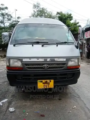 Toyota HiAce 2000 Silver