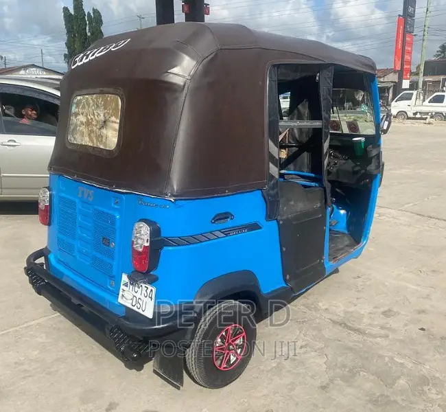 TVS King Cargo 2023 Beige