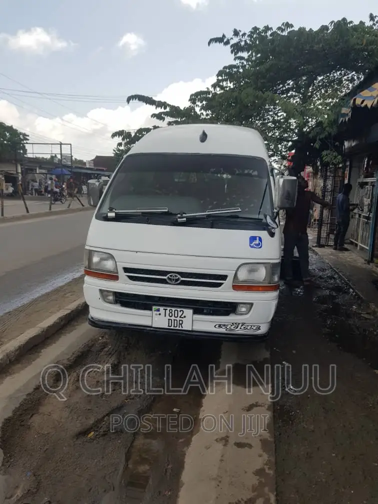 Toyota HiAce 1999 White