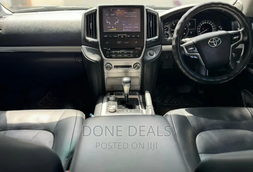 Toyota Land Cruiser 2018 White