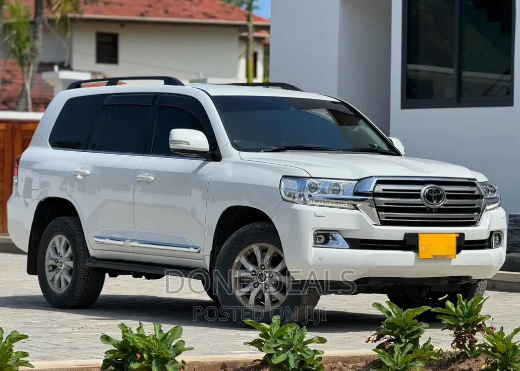 Toyota Land Cruiser 2018 White