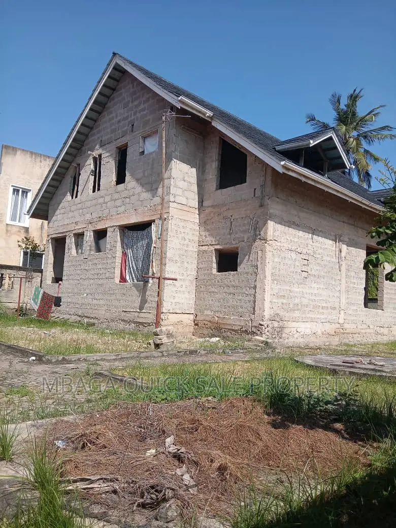 4bdrm House in Kunduchi Beach for sale