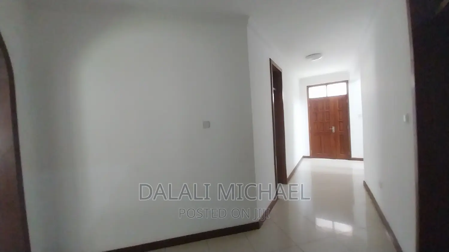 4bdrm Mansion in Bahari Beach for rent
