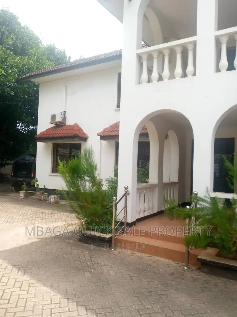 3bdrm House in Upanga for sale