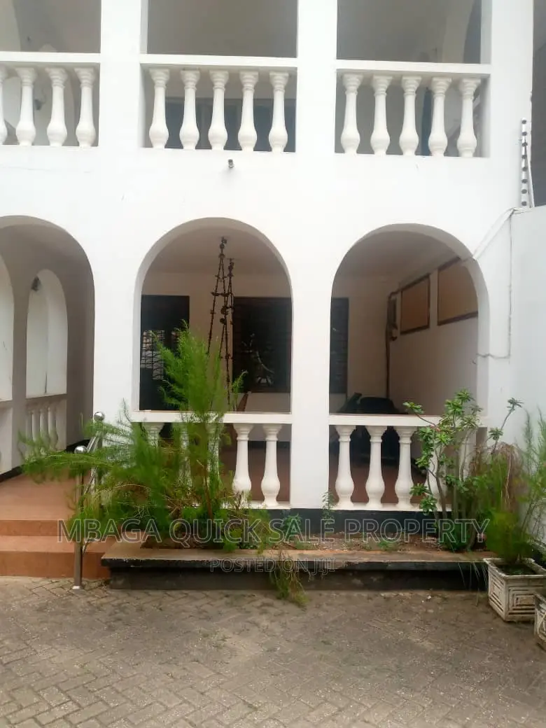 3bdrm House in Upanga for sale