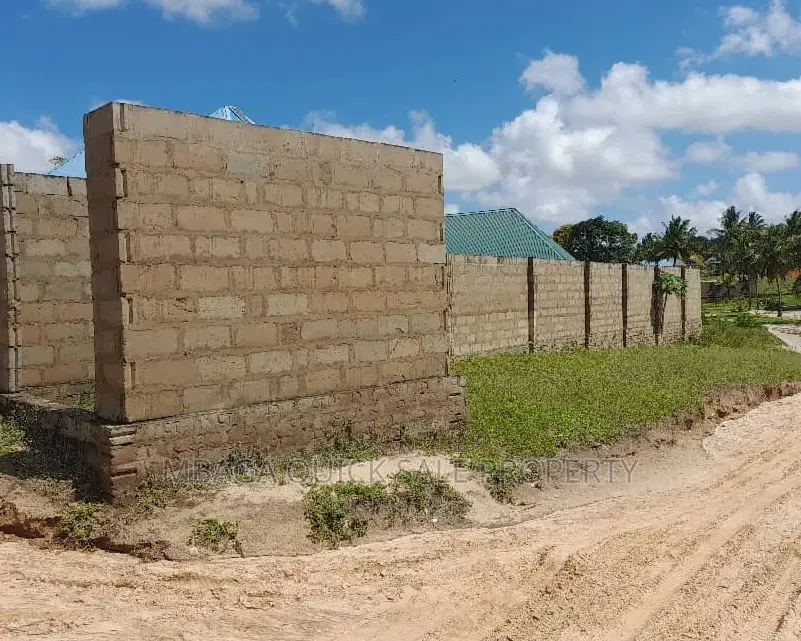 3bdrm House in Kigamboni Mwembe for sale