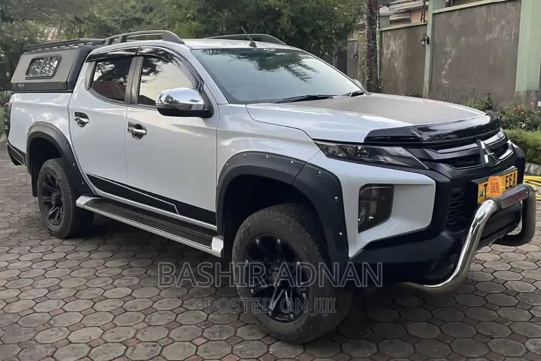 Mitsubishi Triton 2019 White