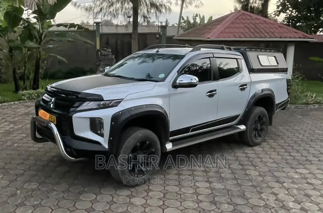 Mitsubishi Triton 2019 White