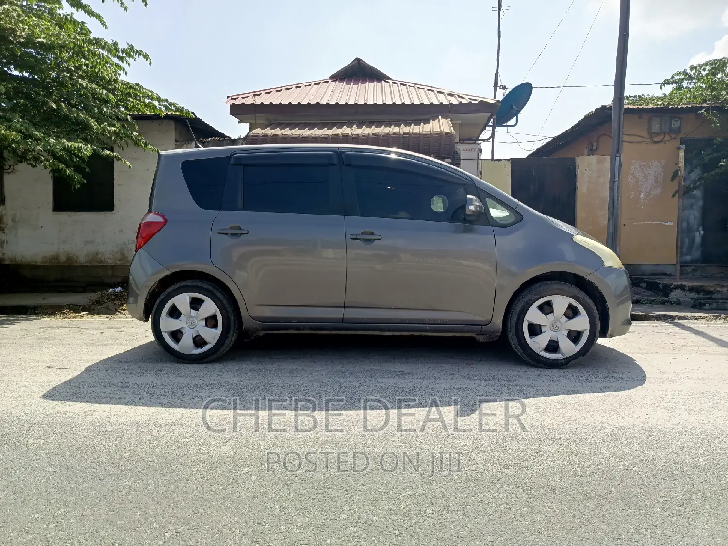 Toyota Ractis 1.3 FWD 2005 Gray