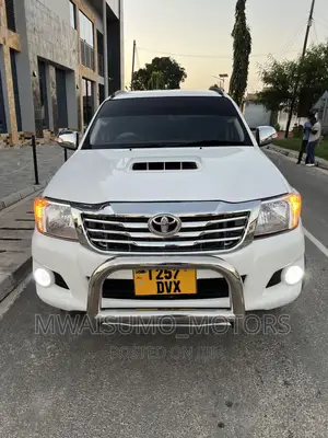Toyota Hilux 2013 White