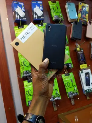 Sharp Aquos Sense 2 SHV43 32 GB Black
