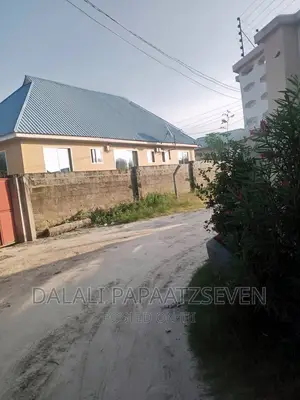 Eneo Lenye Ukubwa Wa SQMT 850 Linauzwa Lipo Boko Beach