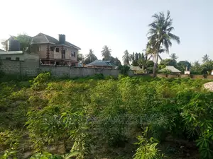 Eneo Lenye Ukubwa Wa SQMT 850 Linauzwa Lipo Boko Beach