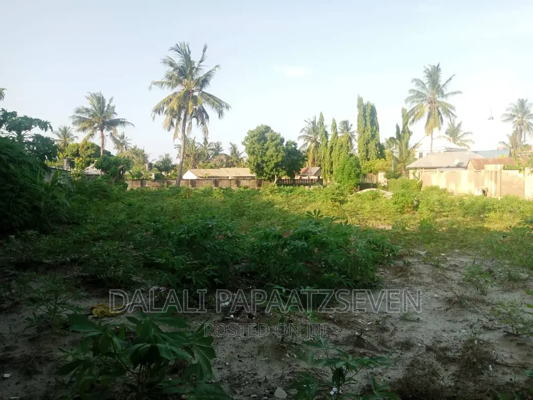 Eneo Lenye Ukubwa Wa SQMT 850 Linauzwa Lipo Boko Beach