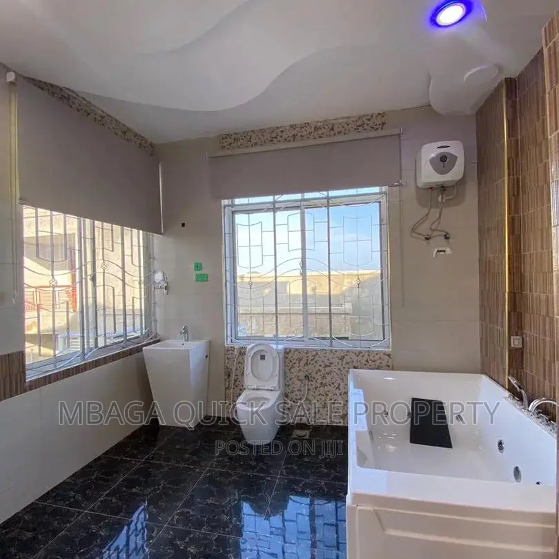 5bdrm House in Mbweni for rent