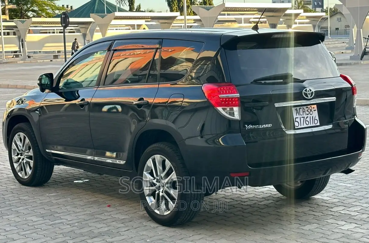 Toyota Vanguard 2011 Black