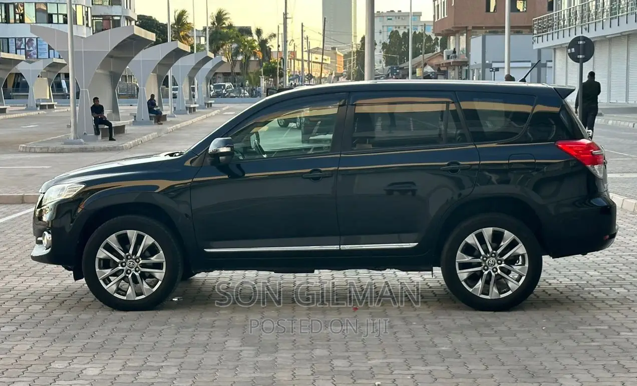 Toyota Vanguard 2011 Black
