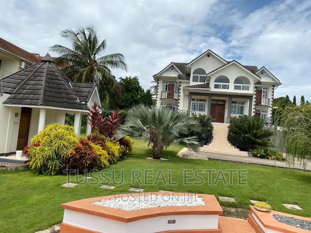 4bdrm Mansion in House For Sale, Kinondoni for sale