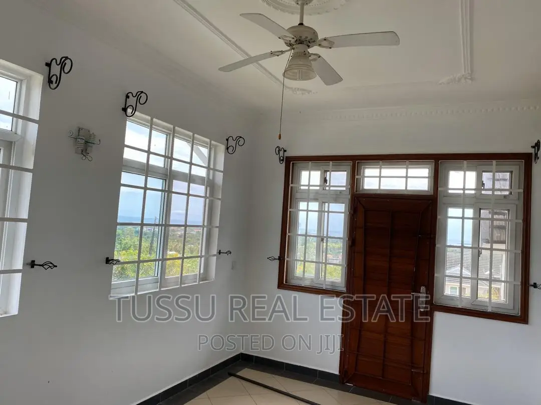 4bdrm Mansion in House For Sale, Kinondoni for sale