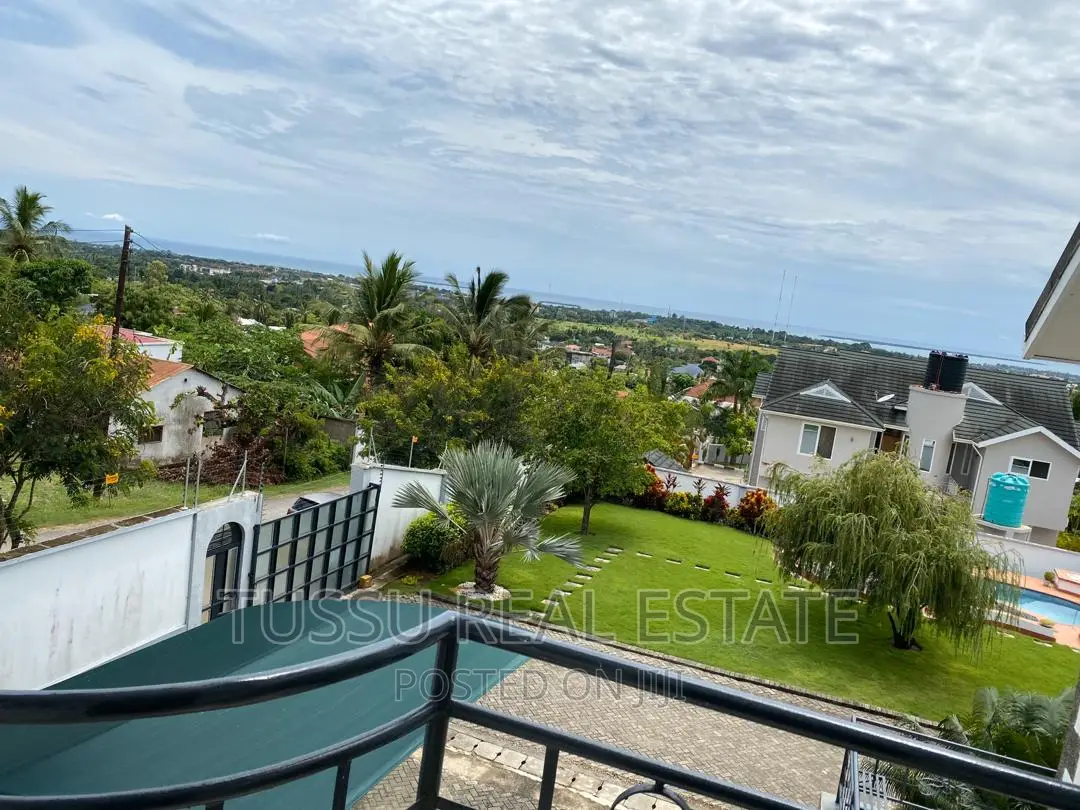 4bdrm Mansion in House For Sale, Kinondoni for sale