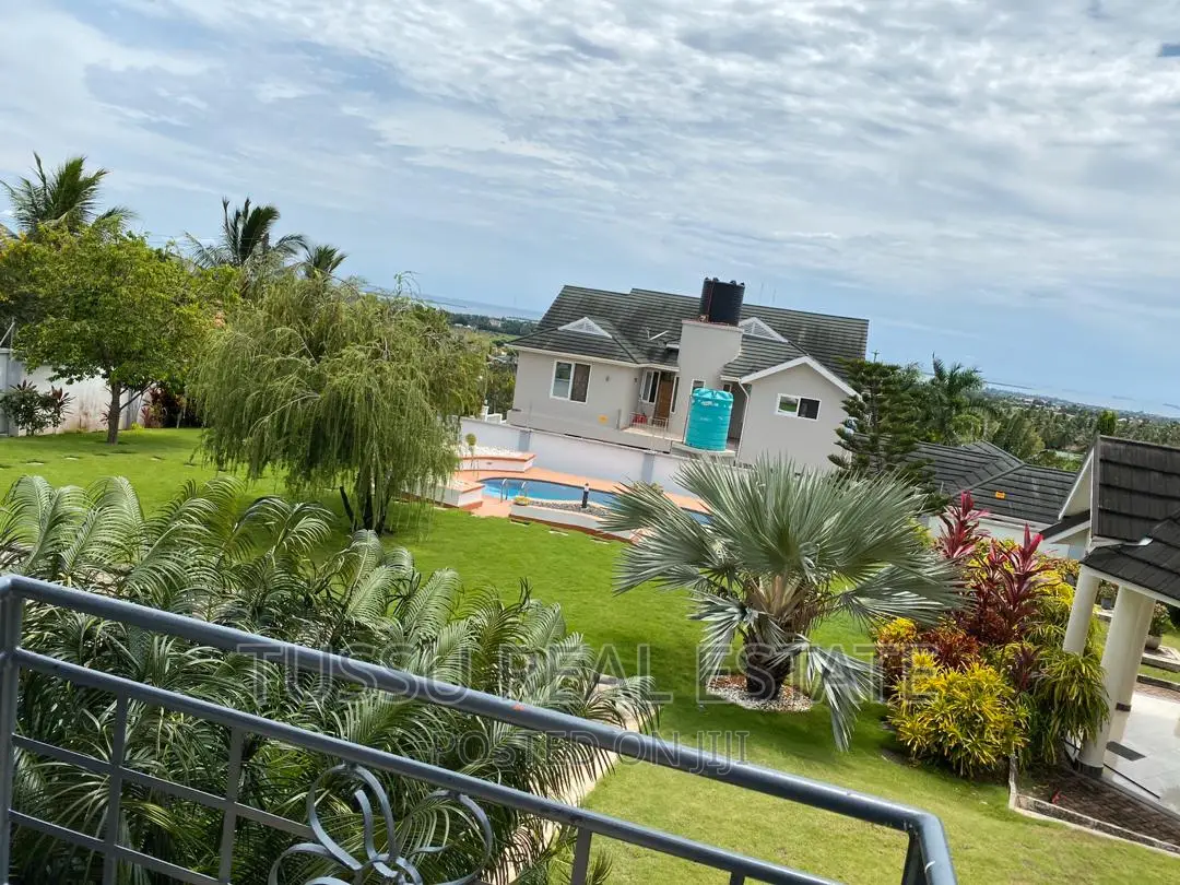 4bdrm Mansion in House For Sale, Kinondoni for sale
