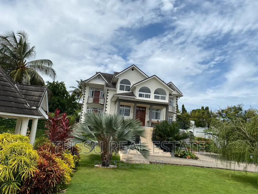 4bdrm Mansion in House For Sale, Kinondoni for sale