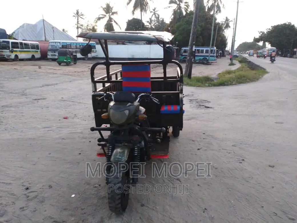 TVS King Cargo 2021 Beige