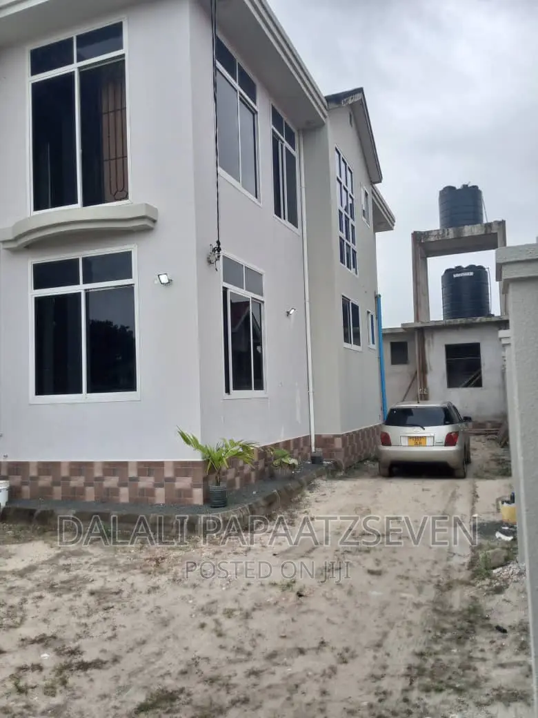 5bdrm House in Dalalipapaatzseven, Kinondoni for rent
