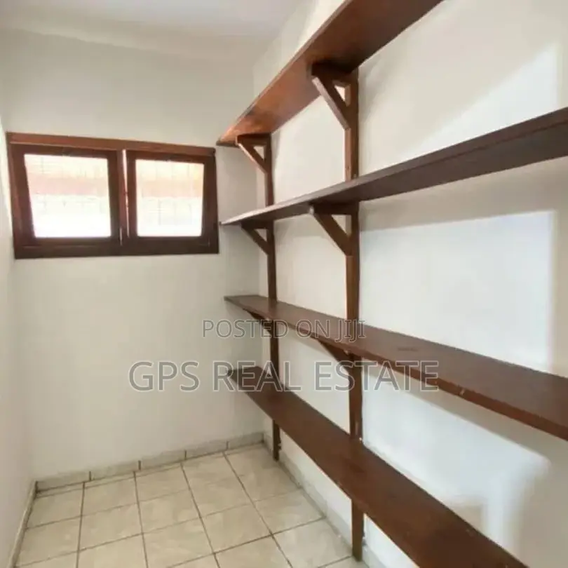 5bdrm House in Mikocheni Kwa, Kinondoni for sale