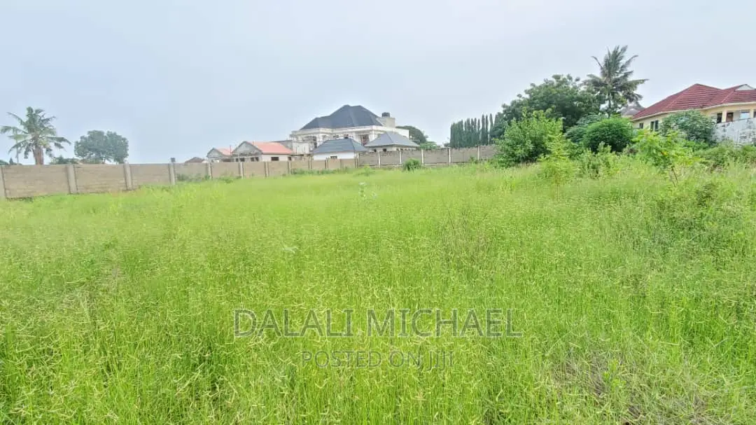 Plot for Sale Mbweni Mpiji £.