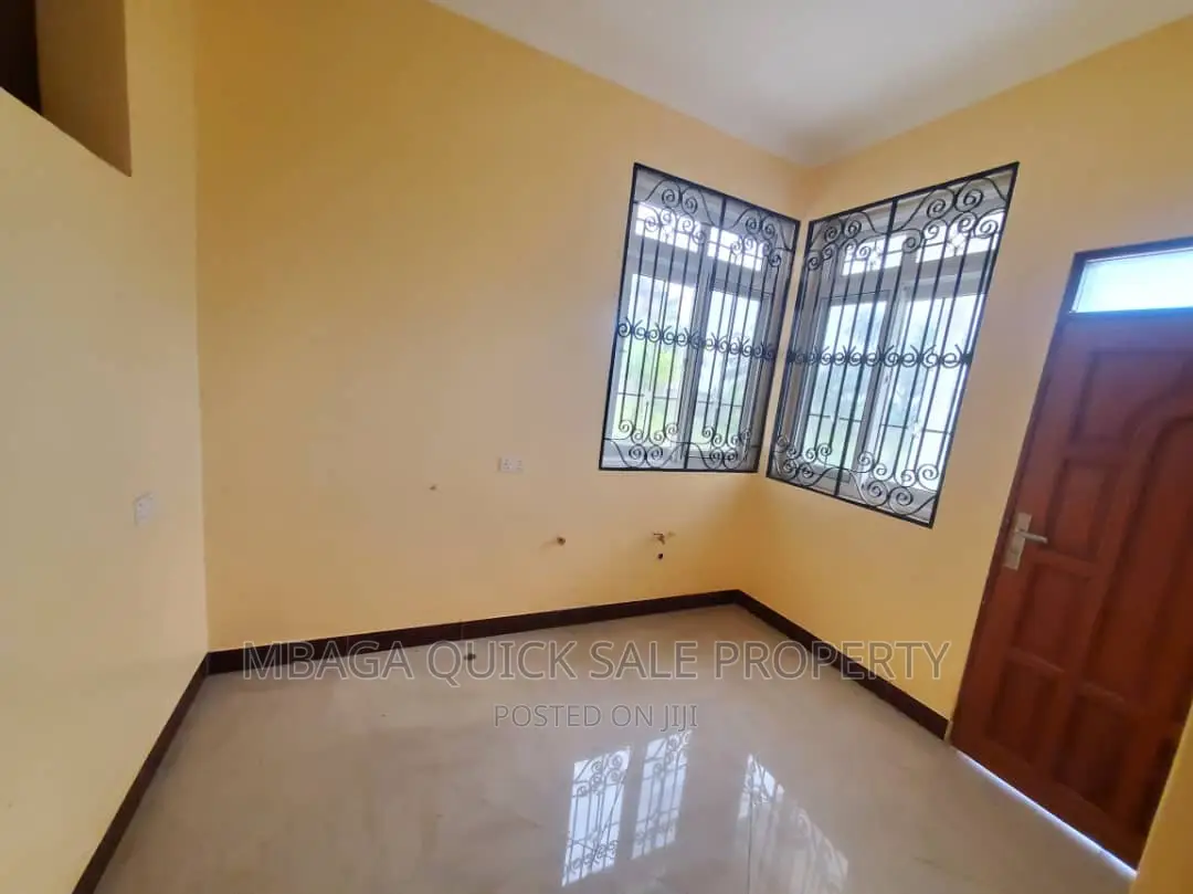 5bdrm House in Madale, Bunju for sale