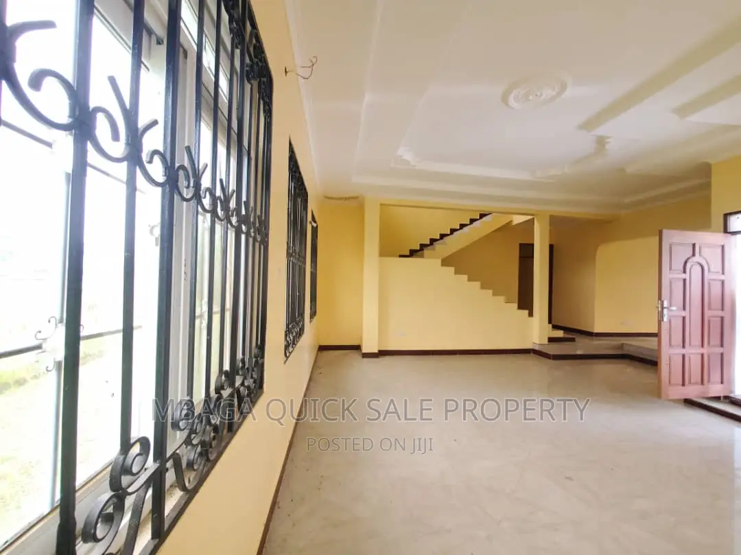 5bdrm House in Madale, Bunju for sale
