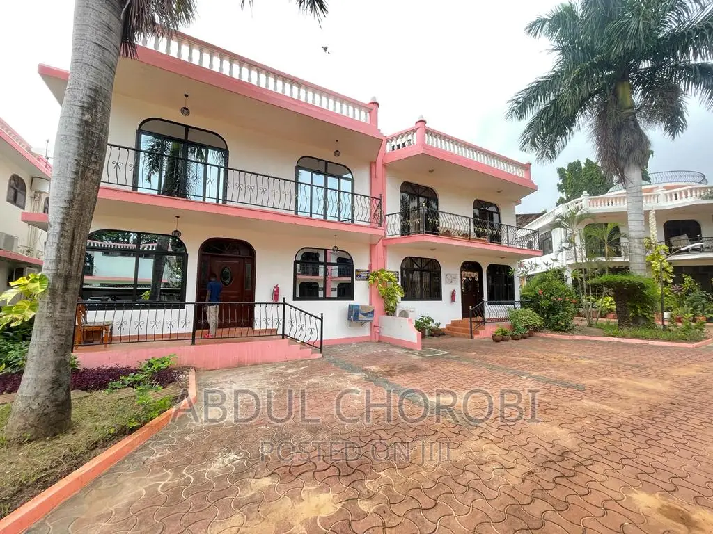Furnished 4bdrm Villa in Ada Estate for rent