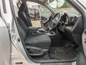 Toyota RAV4 2010 Silver