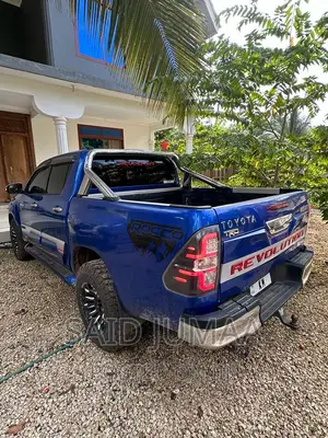 Toyota Hilux SR 4x4 2015 Blue
