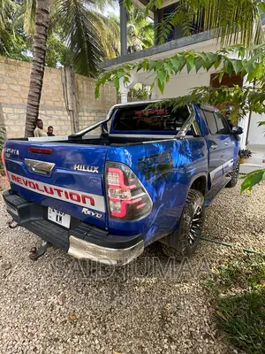 Toyota Hilux SR 4x4 2015 Blue