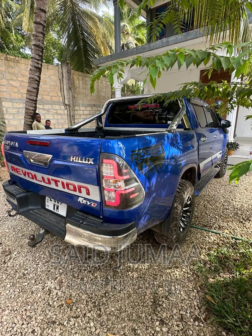 Toyota Hilux SR 4x4 2015 Blue