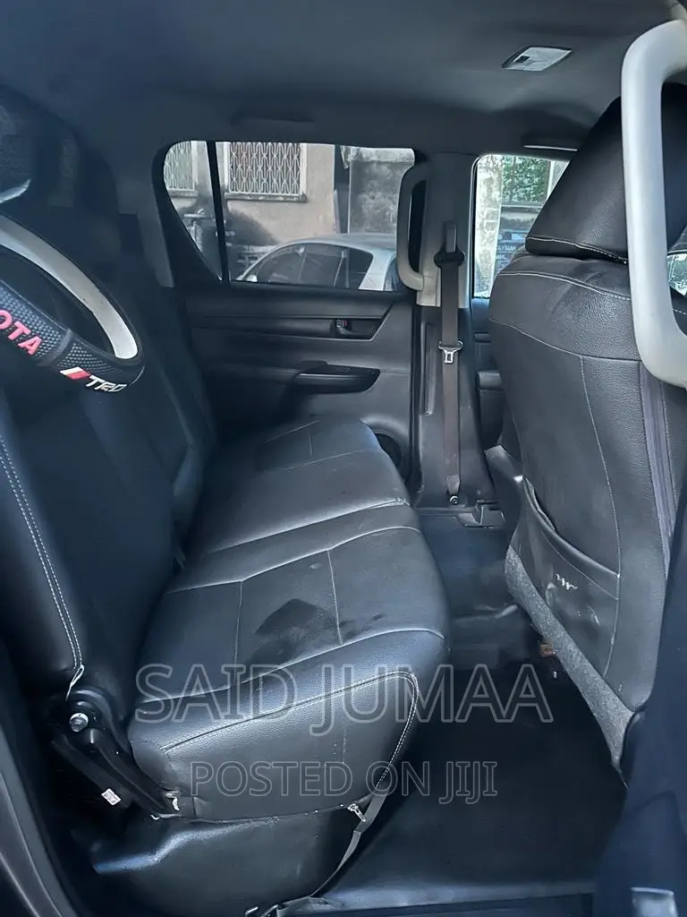Toyota Hilux 2017 Gray