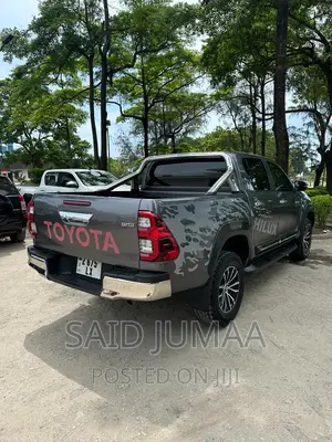 Toyota Hilux 2017 Gray