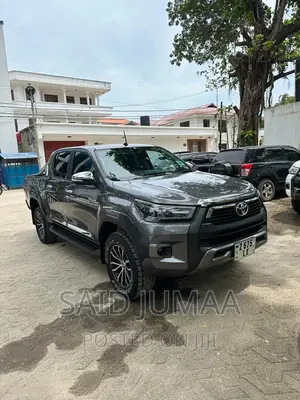 Toyota Hilux 2017 Gray