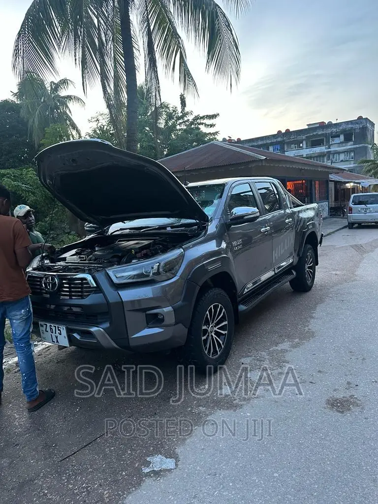 Toyota Hilux 2017 Gray